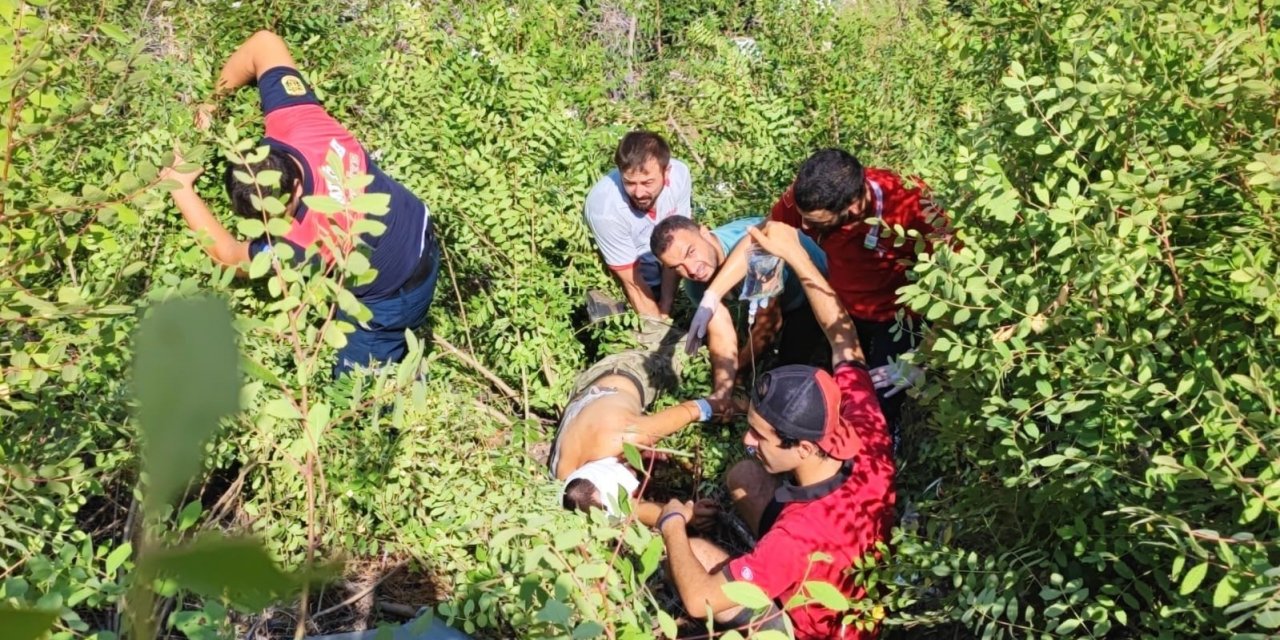 Motosiklet 20 metrelik uçuruma yuvarlandı: 2 yaralı