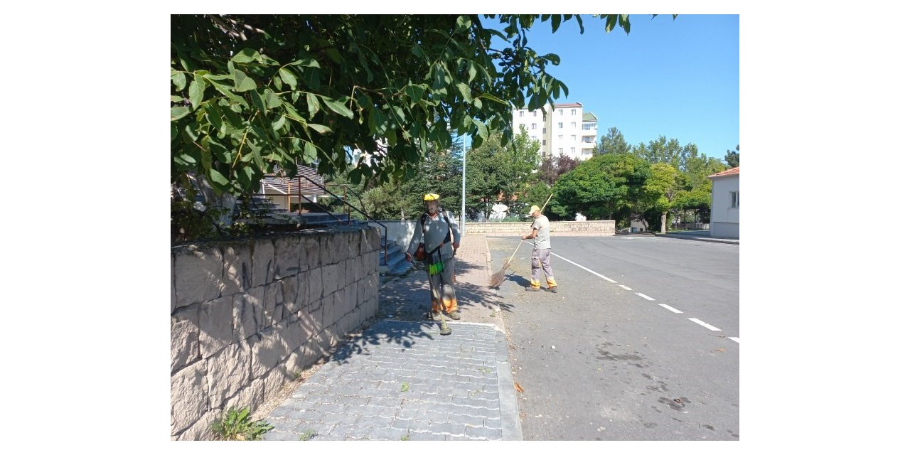 Melikgazi’de mahalleler pırıl pırıl olsun diye tüm ekip sahada çalışıyor