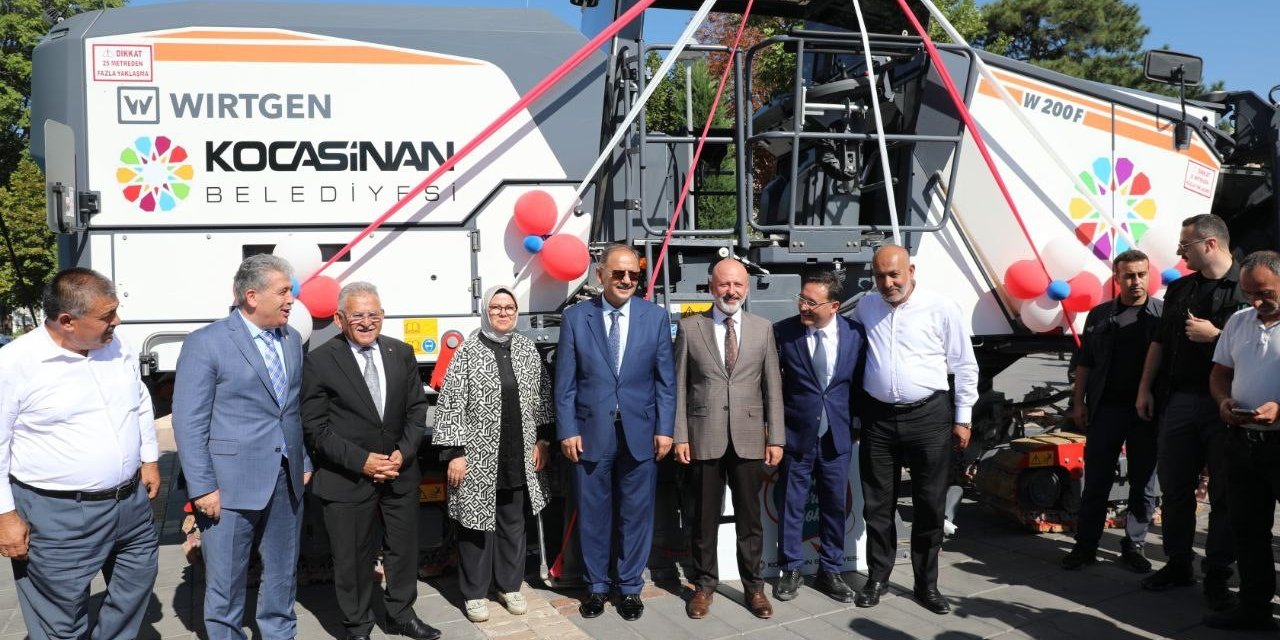 Bakan Özhaseki: "1 milyon 900 binden fazla insan evinde değil dışarıdaysa, başka projelerin peşinde koşmak çok doğru olmaz"