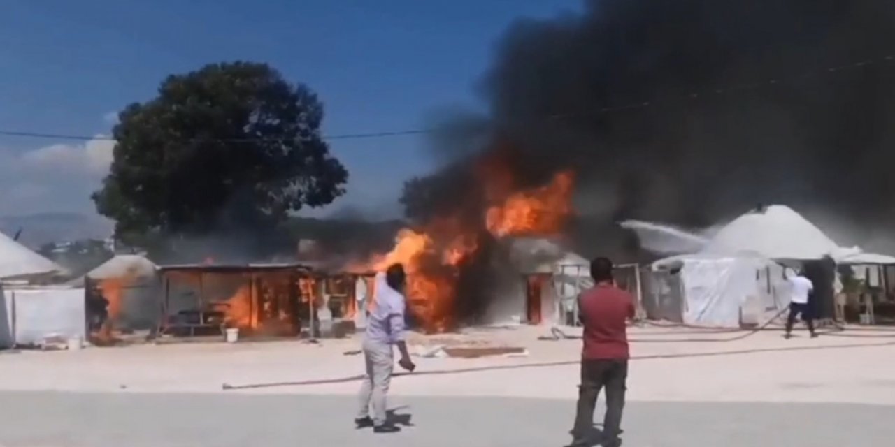 Oba çadırında yangın ve patlama meydana geldi: 12 çadır kül oldu