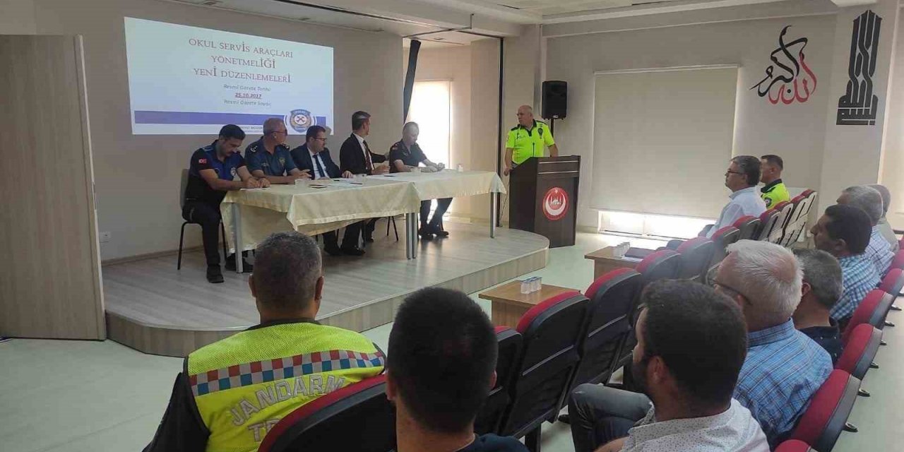 Edirne jandarması okul öncesi servis sürücülerini bilgilendirdi