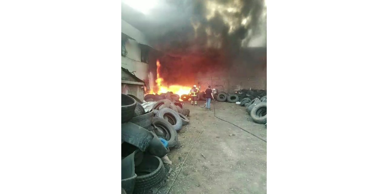 Adana’da atık lastik deposu alevlere teslim oldu