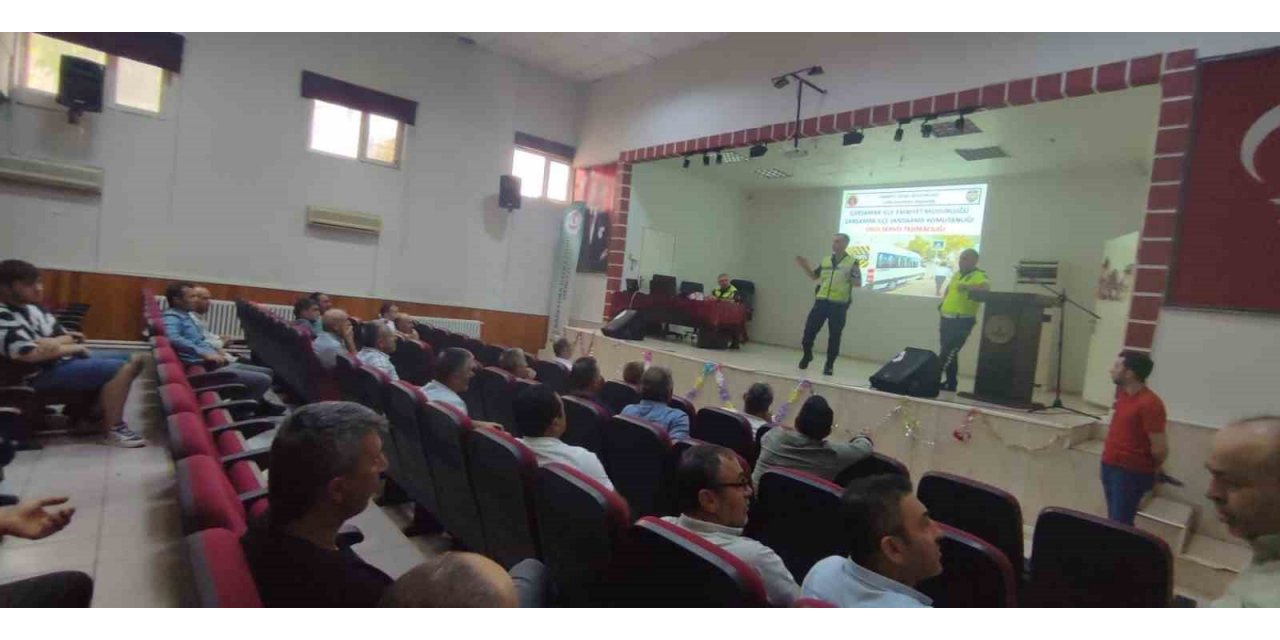 Okul servisi şoförlerine seminer