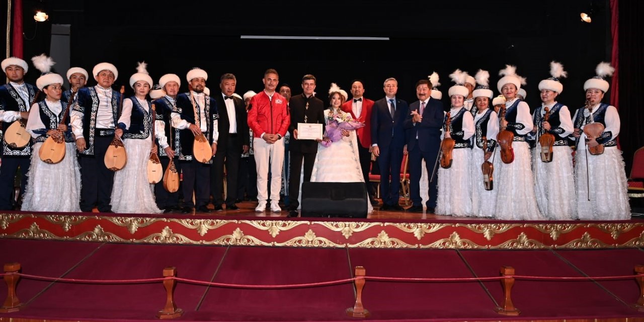 Türk Dünyasından ezgiler dinleyicileri çoşturdu