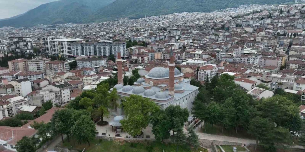 Bu caminin içine sinek giremiyor