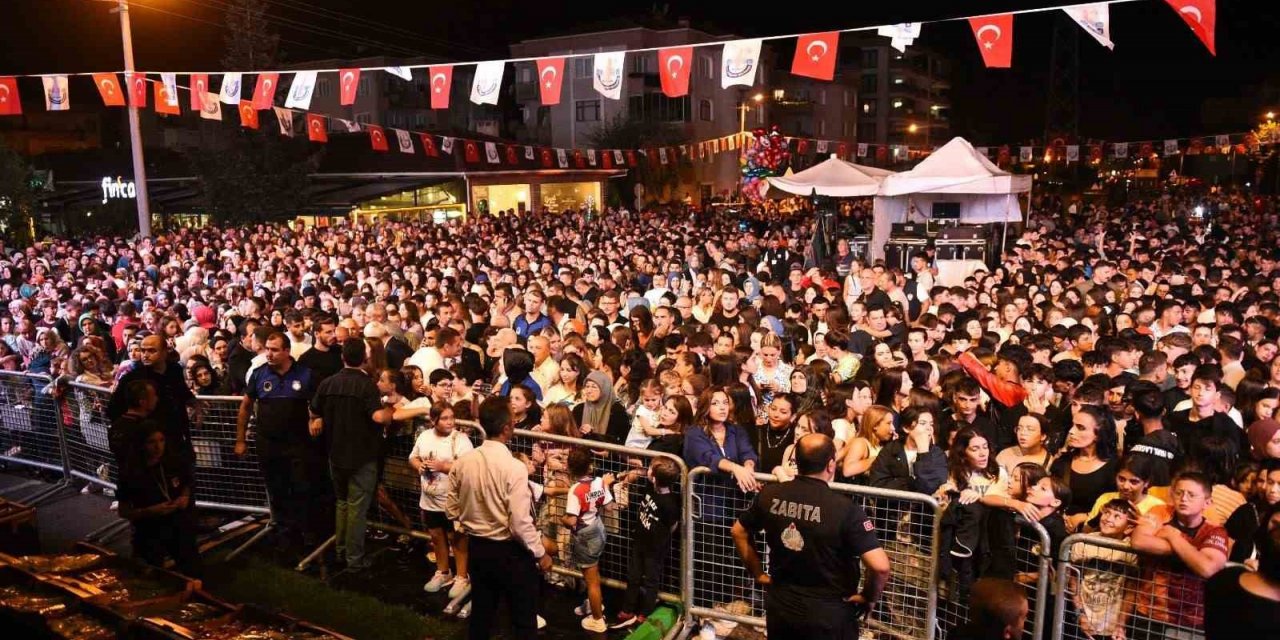 Yenişehir Biber Festivalii’nde Hakan Altun ve Merve Özbey rüzgarı