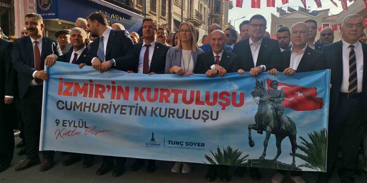 İzmir’de 9 Eylül coşkusu Zafer Yürüyüşü ile başladı