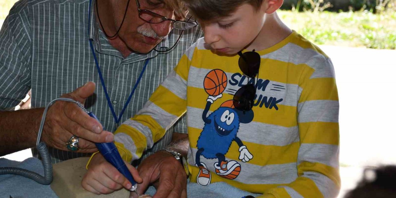 Yumurta kabuğundan sanatı çocuklara öğretti