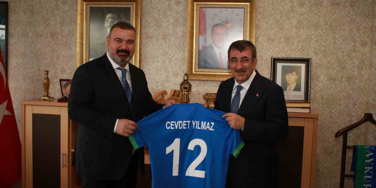 Cumhurbaşkanı Yardımcısı Yılmaz, Çaykur Rizespor’u ziyaret etti