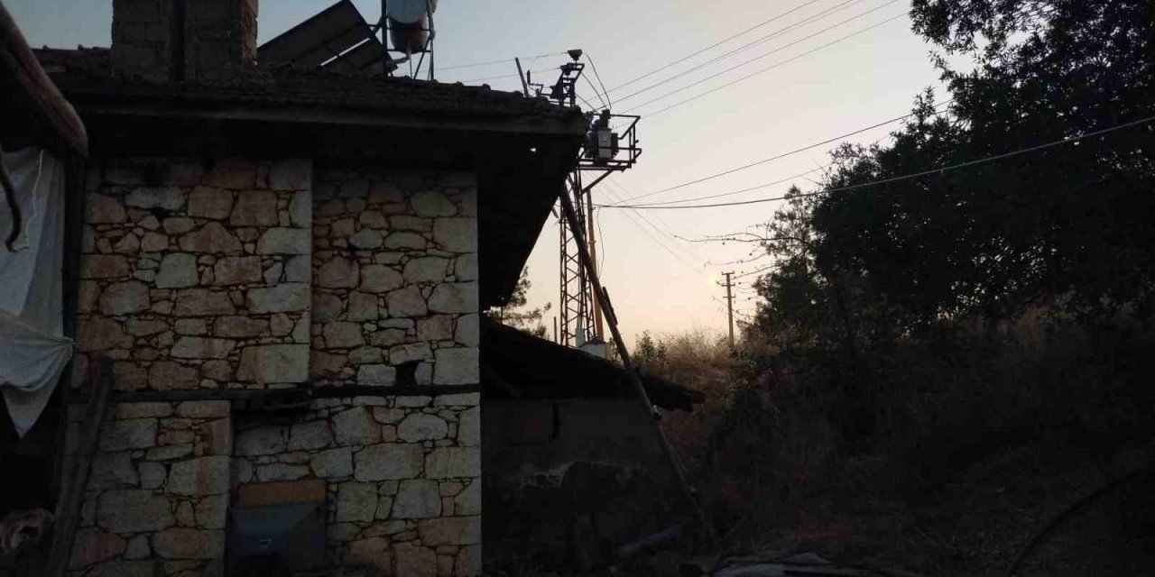 Gençlerin çatıdaki oyunu acil serviste sonlandı