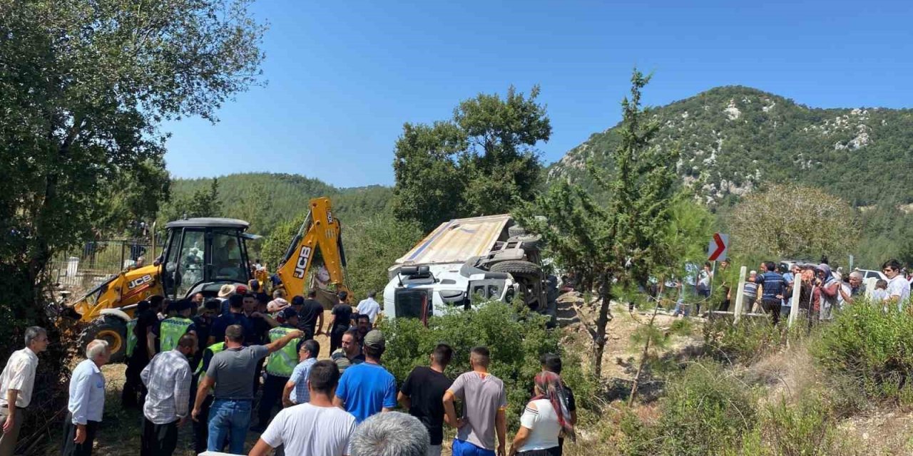 Kahramanmaraş’ta freni patlayan kamyon kalabalığa daldı: Ölü ve yaralılar var