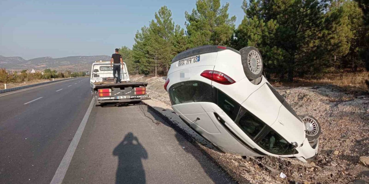 Burdur’da kontrolden çıkan otomobil takla attı: 1 yaralı