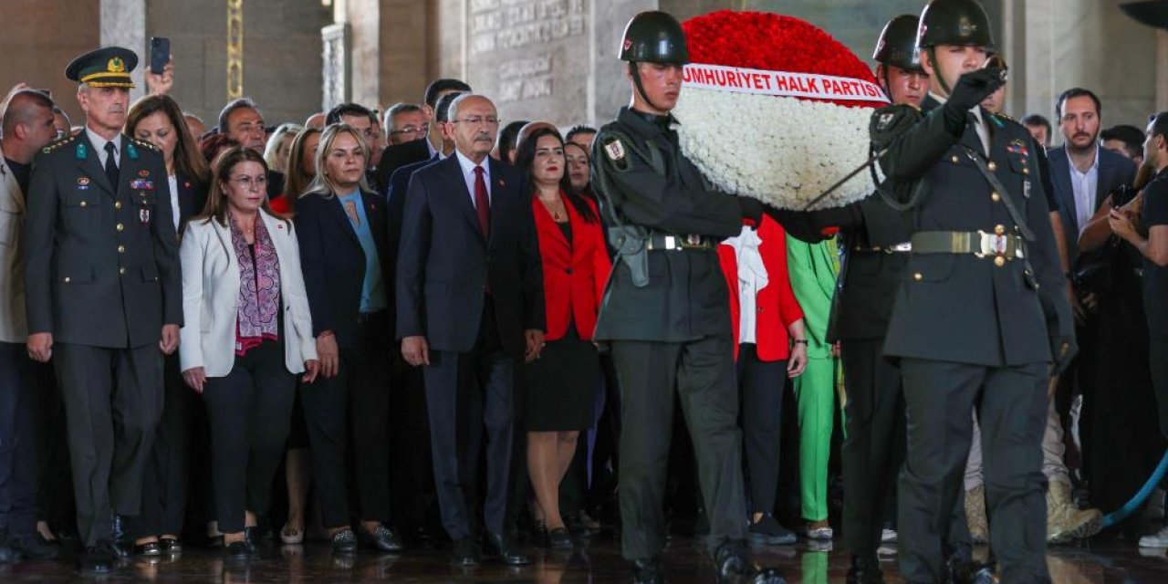 Kılıçdaroğlu, CHP’nin 100’üncü yılında Anıtkabir’i ziyaret etti