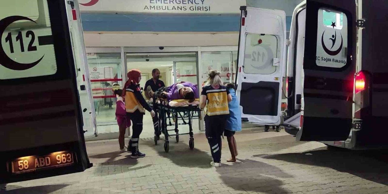 Sivas’ta iki otomobil çarpıştı: 2’si çocuk 7 yaralı