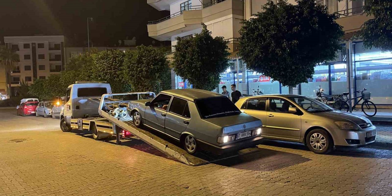 Yüksek desibelle müzik açan ehliyetsiz sürücüye ceza