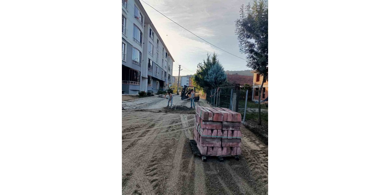 Cumayeri’nde alt yapıları tamamlanan yollar yapılıyor