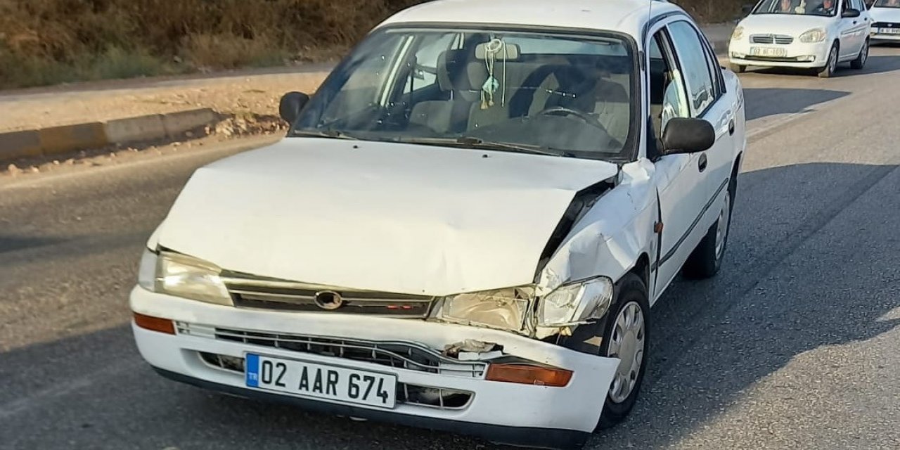 Otomobil polis aracına arkadan çarptı: 2 yaralı