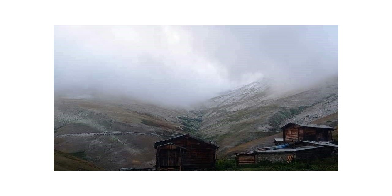 Artvin’in yüksek kesimlerine mevsimin ilk karı yağdı