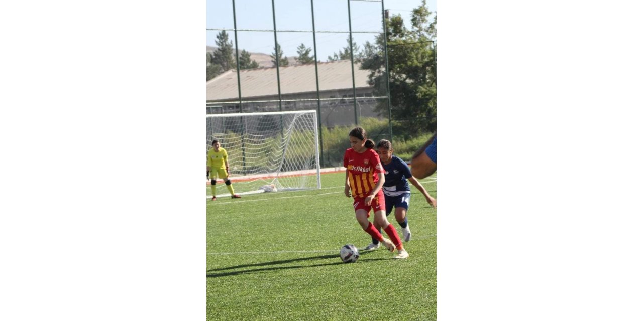 Develili Ayşegül Aydın U15 Milli Takıma Seçildi