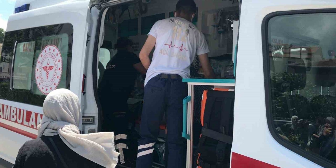 Aniden yola çıkan 6 yaşındaki çocuğa otomobil çarptı