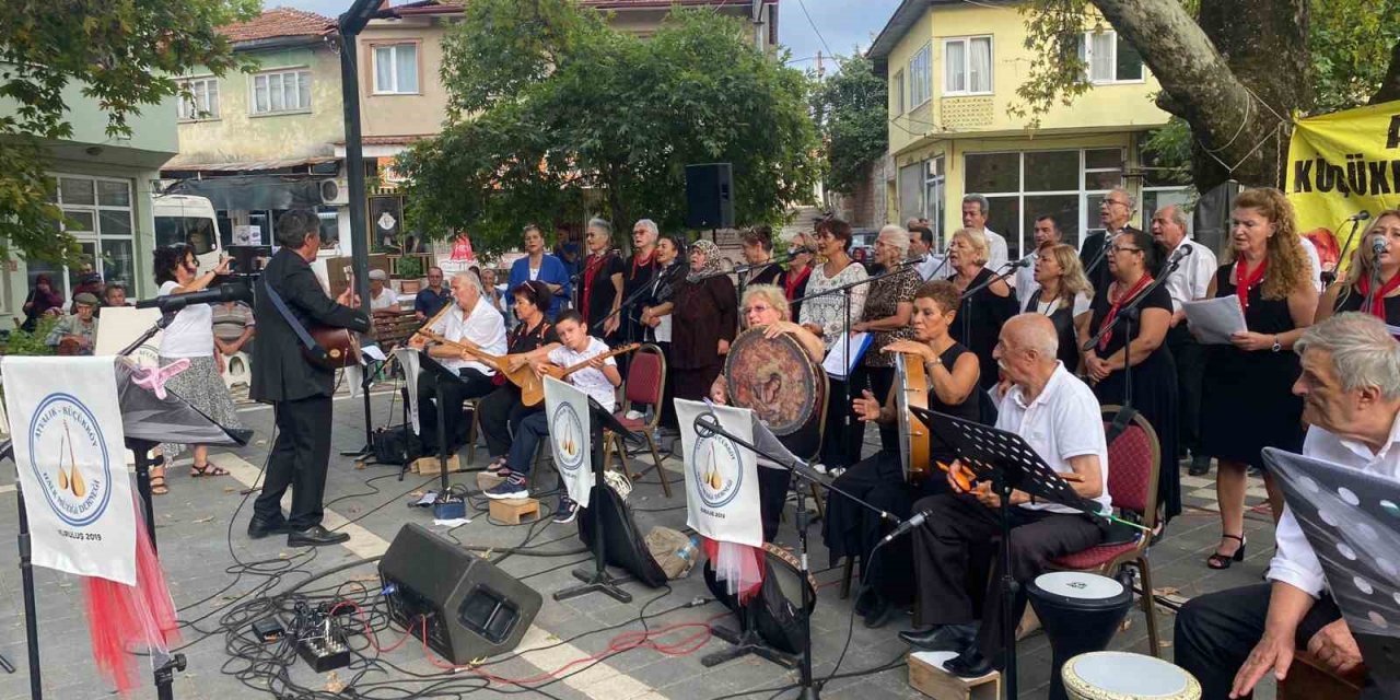 İvrindilileri türküye doyurdular