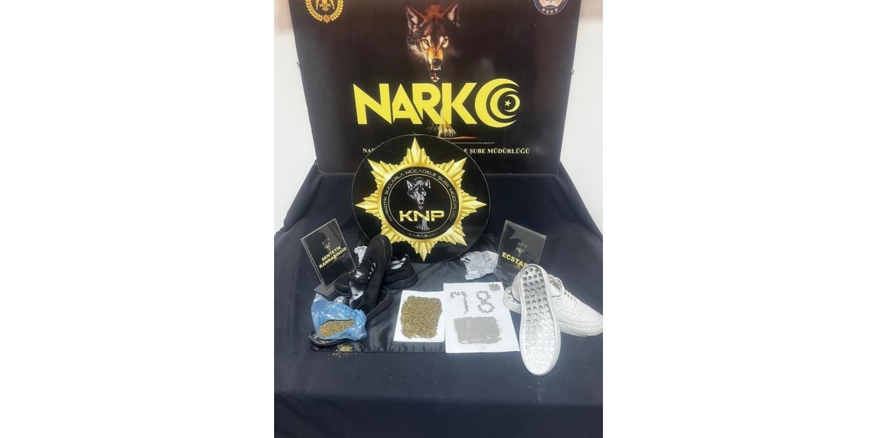 Uyuşturucuyu saklamak için ayakkabısına özel düzenek yaptırdı