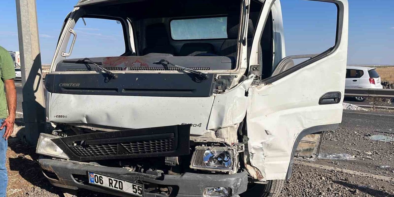 Diyarbakır’da 3 aracın karıştığı kazada 2’si bebek 6 kişi yaralandı