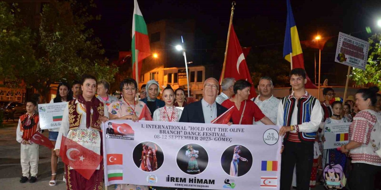 Gömeç’te uluslararası halk oyunları coşkusu