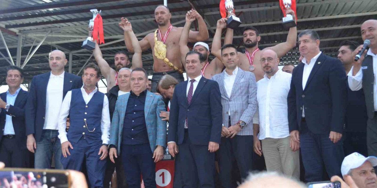 671. Tarihi Elmalı Yağlı Güreşleri’nde başpehlivan Ali Gürbüz