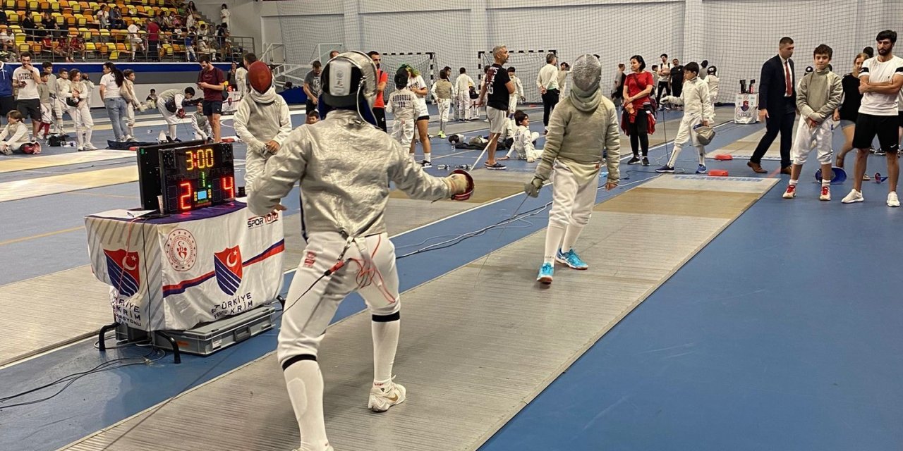 Eskrimde kupalar sahibini buldu