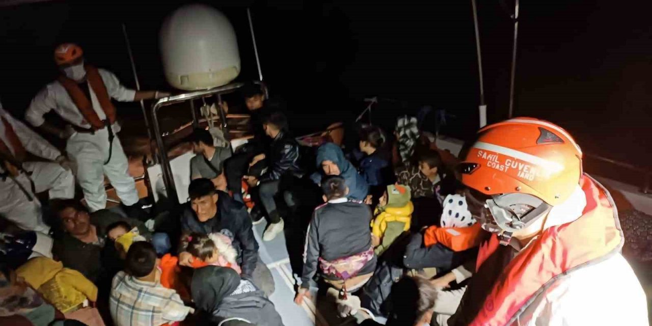 İHA’lar tespit etti, lastik bot içindeki 52 kişi yakalandı