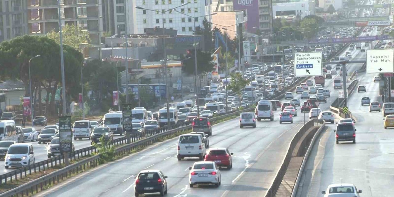 Okulların açıldığı ilk gün İstanbul’da trafik yoğunluğu yaşandı