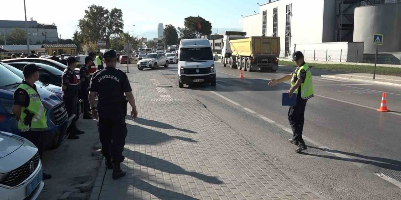 Okulun ilk günü didik didik arandılar