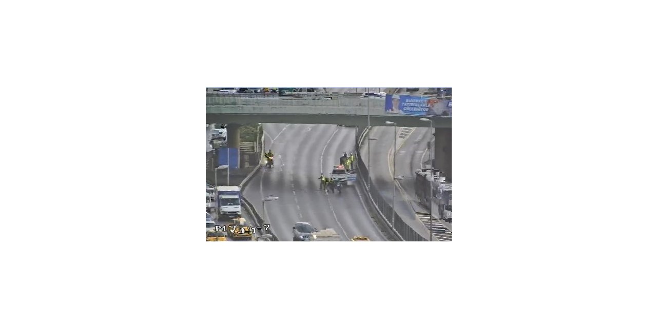 D-100 Karayolu’nda  koşan başı boş atlar trafiği birbirine kattı