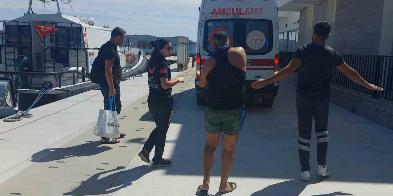 Gezi teknesinde yaralanan kişi Sahil Güvenlik tarafından karaya çıkartıldı