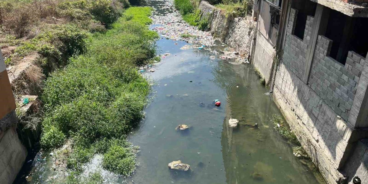 Dere yatağını çöplüğe çevirdiler