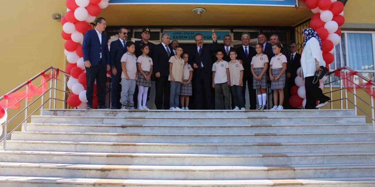 Aydın’da ilk ders zilini Vali Canbolat çaldı