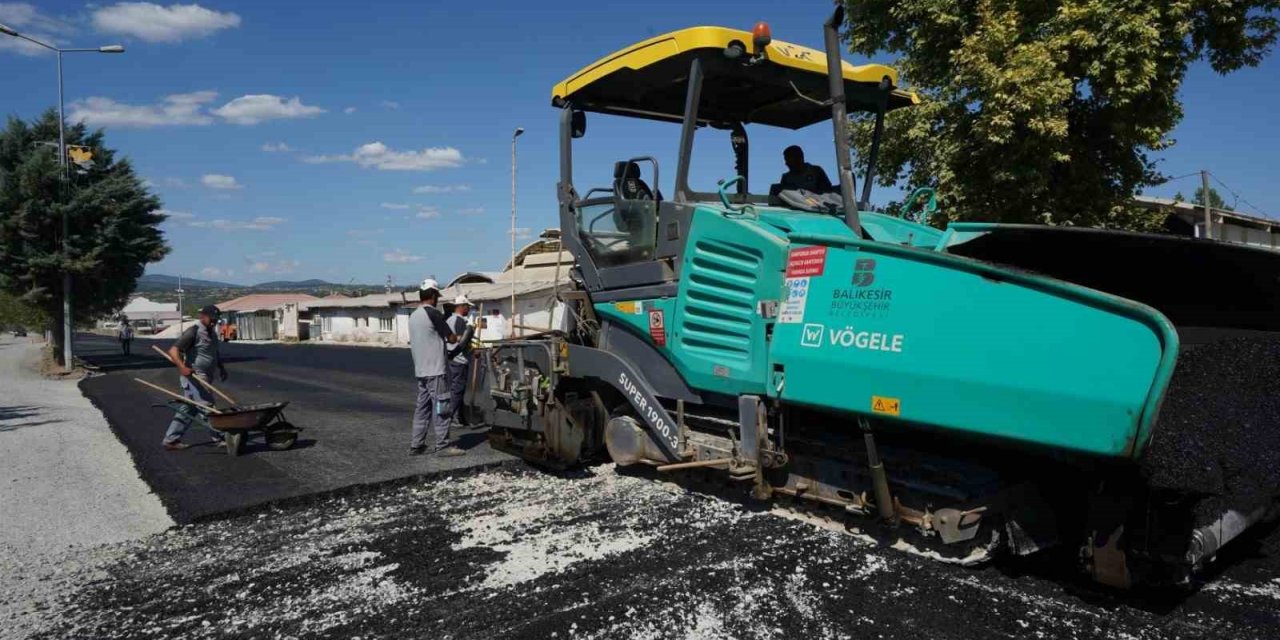 İvrindi’de deforme olan yollara sıcak asfalt