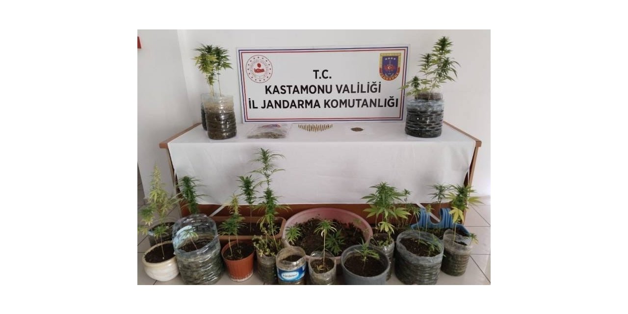 Uyuşturucuyu otobüste oturduğu koltuğun altına saklayan şahıs jandarmadan kaçamadı