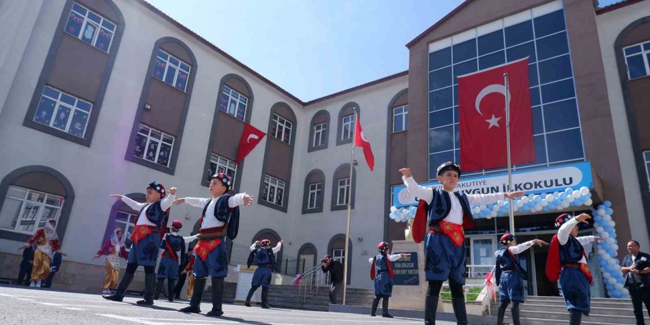 Erzurum’da ilk ders zili çaldı
