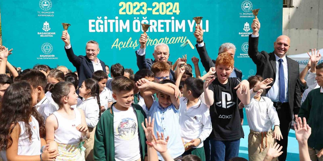 Belediye Başkanı Kartoğlu,  ilk ders zilini öğrencilerle birlikte çaldı
