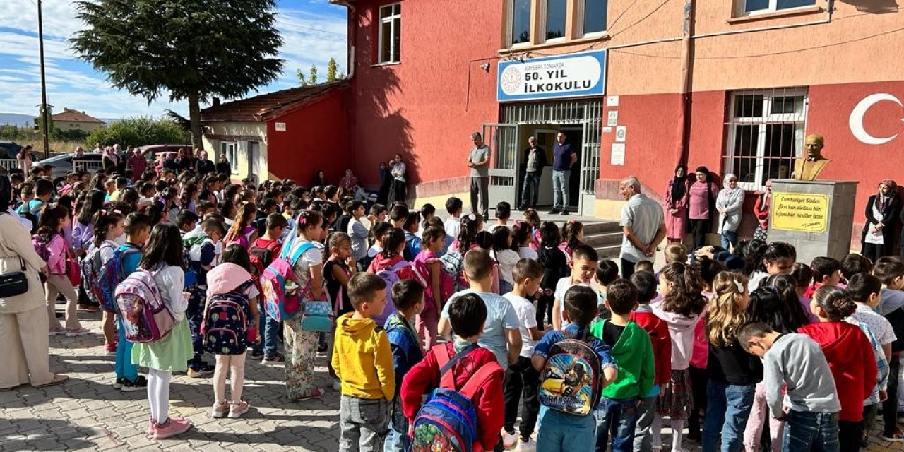 Tomarza’da 4 bin 432 öğrenci ders başı yaptı