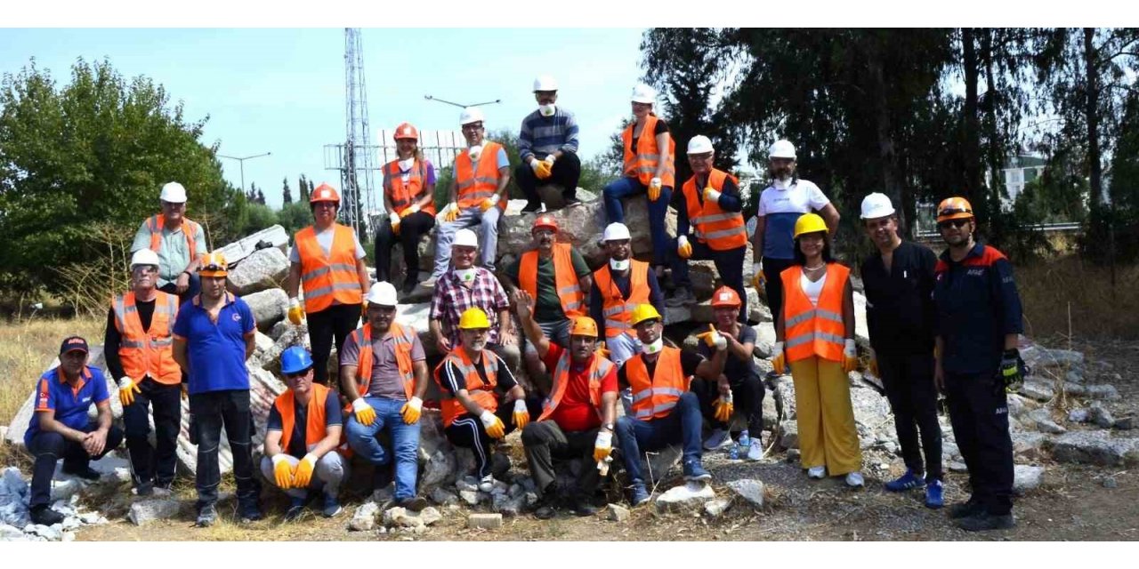 Söke’de öğretmenler arama kurtarma gönüllüsü oldu