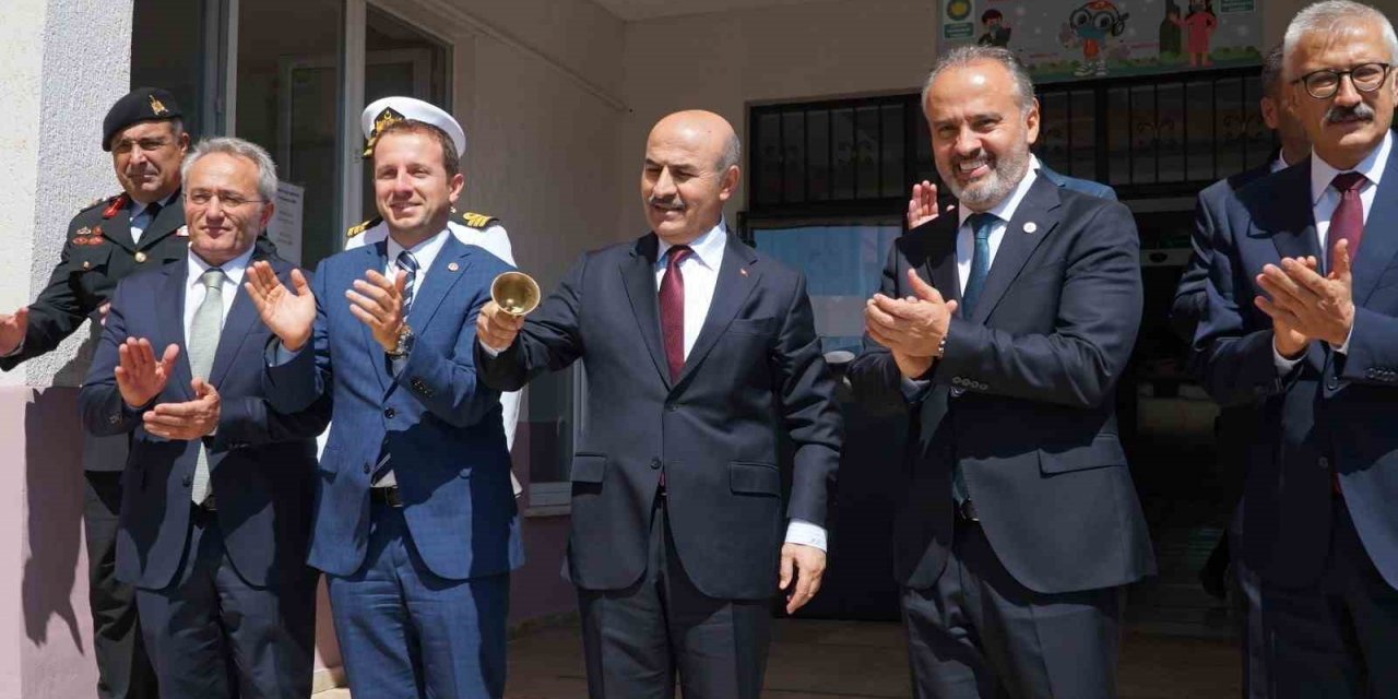 Bursa’da 620 bin öğrenci için ilk ders zili çaldı