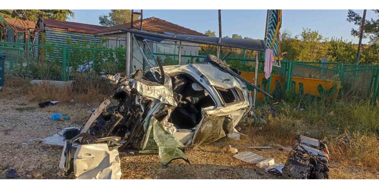 Tekirdağ’da takla atıp durağa dalan otomobilde: 1 ölü, 1 ağır yaralı
