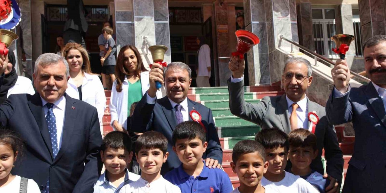 Şanlıurfa’da 767 bin öğrenci için ders zili çaldı