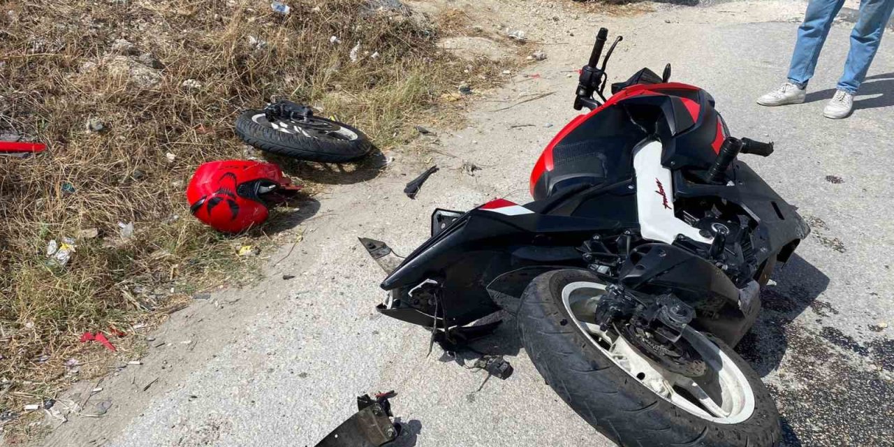 Otomobil ile motosiklet çarpıştı: 1 ağır yaralı