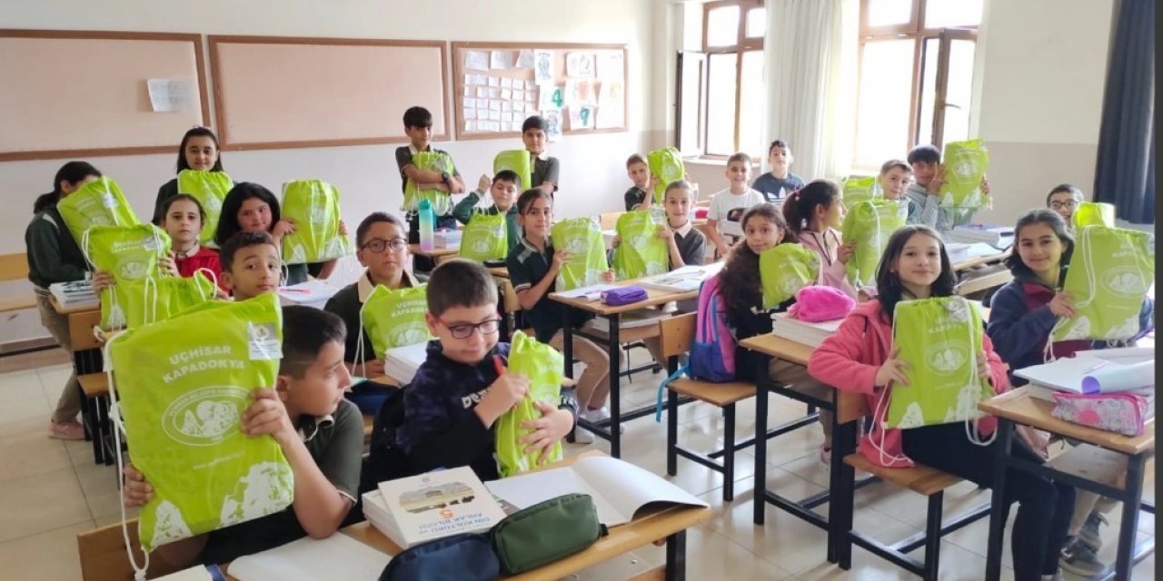 Uçhisar Belediyesi’nden öğrencilere kırtasiye desteği