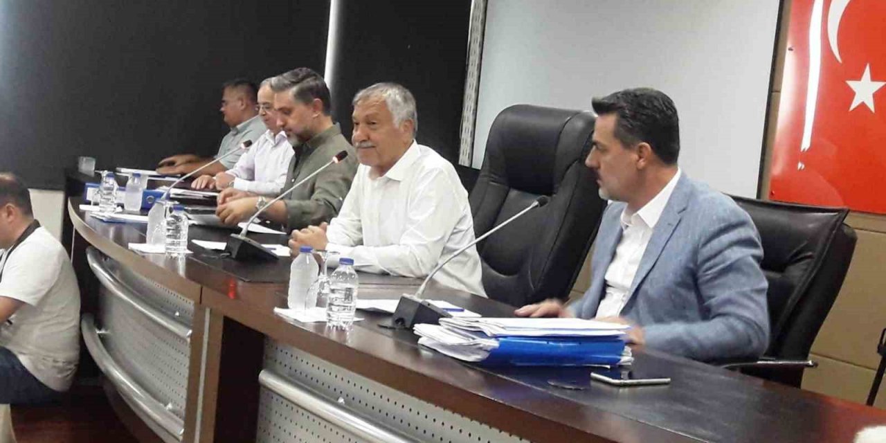 Adana Büyükşehir Belediye Başkanı Karalar görevden uzaklaştırıldı