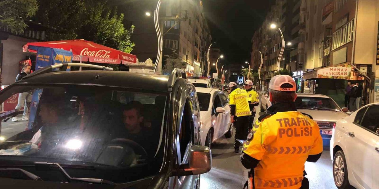 Bolu’da polis, gece saatlerinde rahatsızlık veren sürücülere göz açtırmıyor